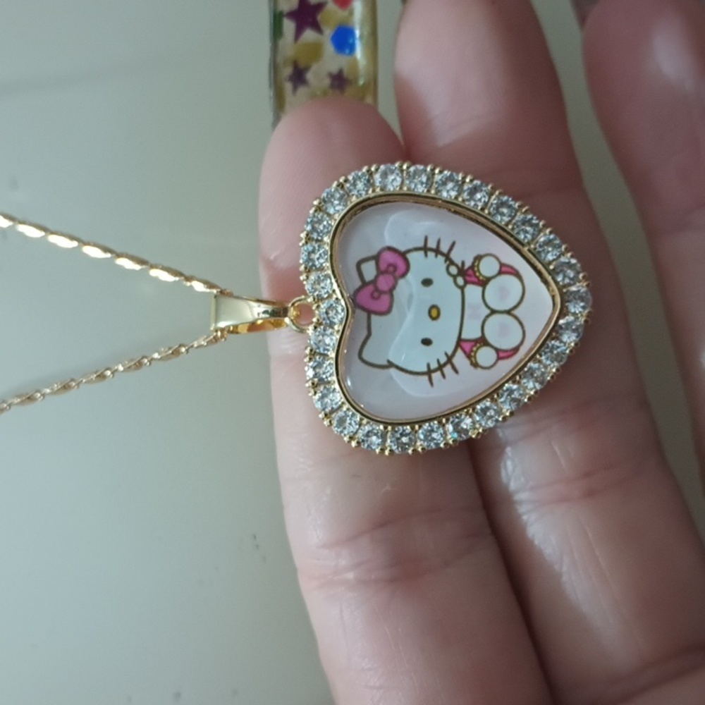 🆕 HELLO KITTY LAMINATED GOLD NECKLACE - Picture 3 of 12
